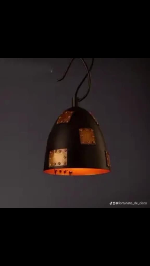 Lampada sospesa realizzata artigianalmente