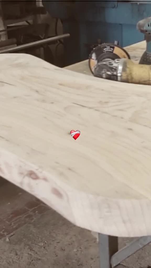 Piano in legno durante la lavorazione